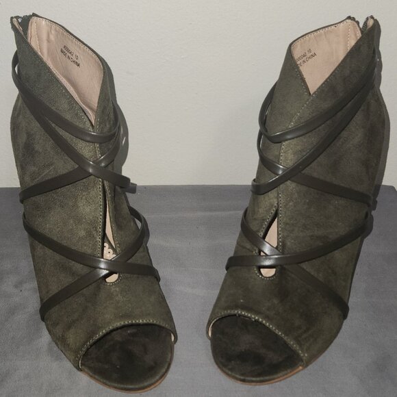 Journee Collection Olive Suede Open Toe Herka - Picture 2 of 6